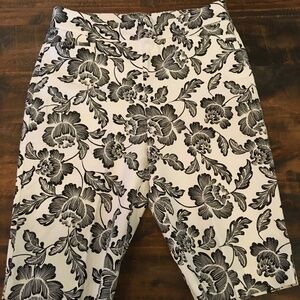 Chicos black & white long Bermuda shorts sz 1.5